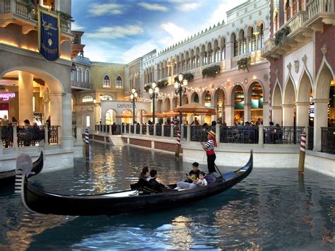 outdoor gondola ride las vegas